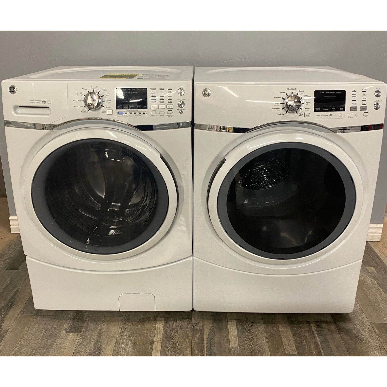GE 4.5 Cu. Ft. 10Cycle FrontLoading Washer with Steam White & GE