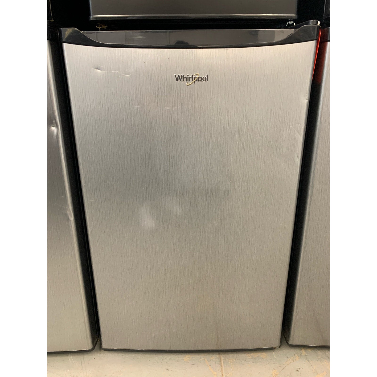 Whirlpool 4.3 Cu. Ft. Mini Fridge WH43S1E Stainless steel